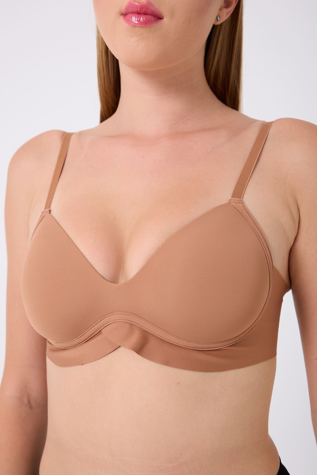 Hafif Destekli Nefes Alabilir Dikişsiz Sütyen 