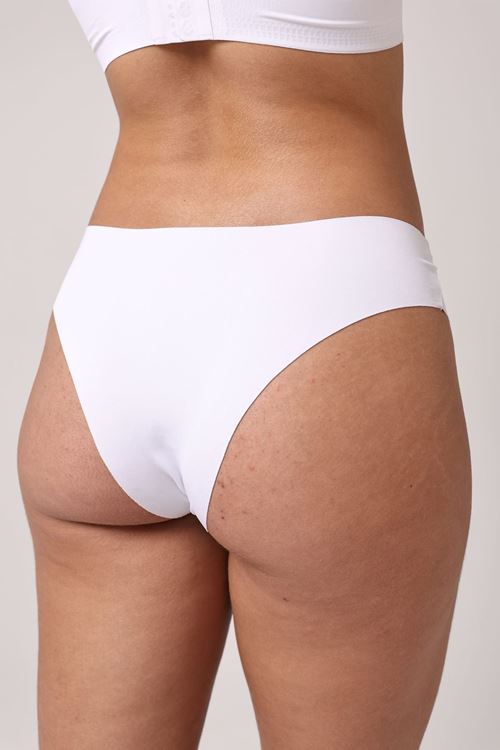 Leswear Brazilian Külot Lazer Kesim Beyaz Renk – Şık ve Konforlu Brazilian Külot